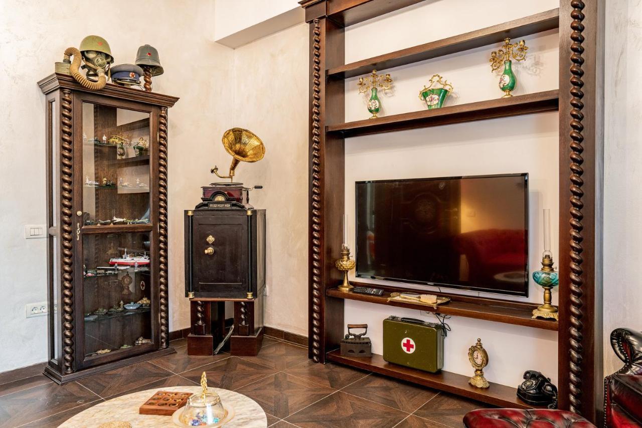 Private Museum With Antique Decor Apartament *