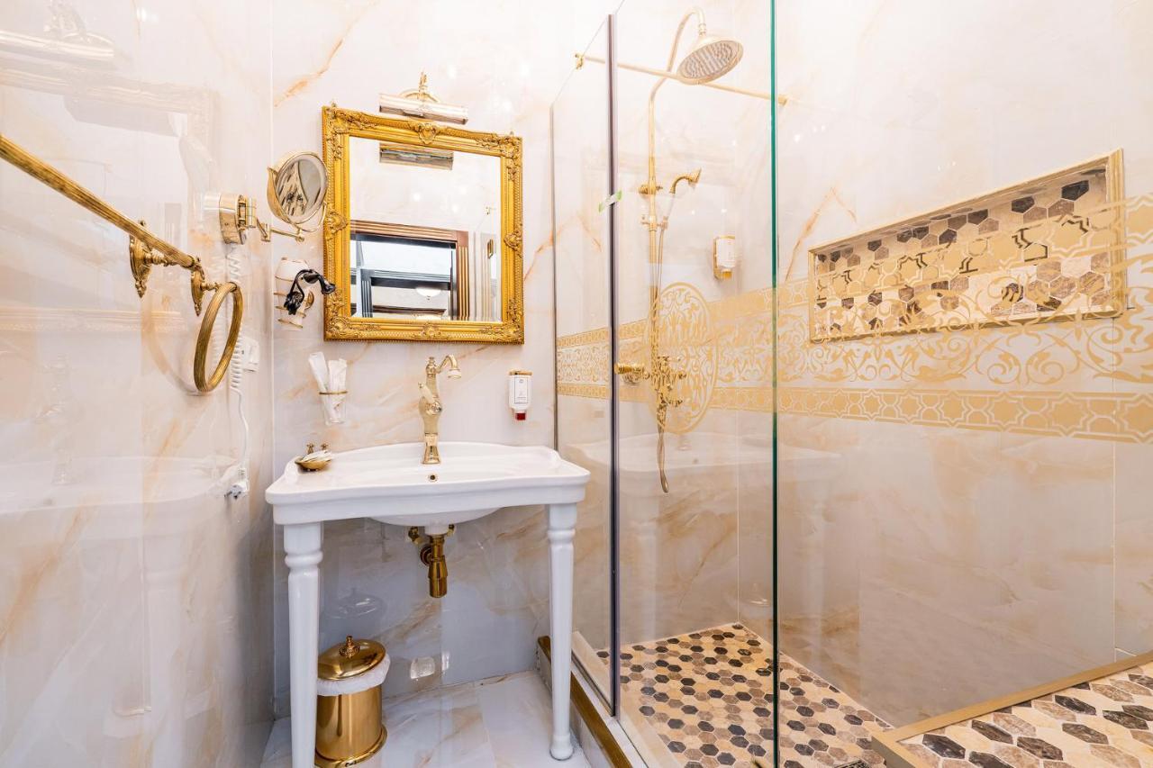 Private Museum With Antique Decor * Bucureşti
