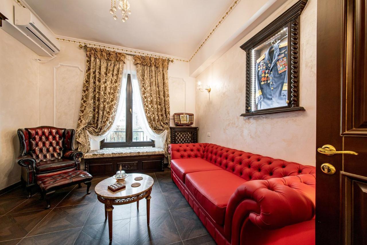 Private Museum With Antique Decor * Bucureşti
