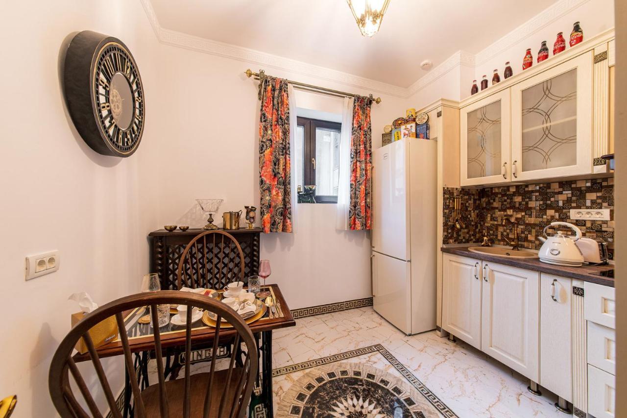 Private Museum With Antique Decor Apartament
