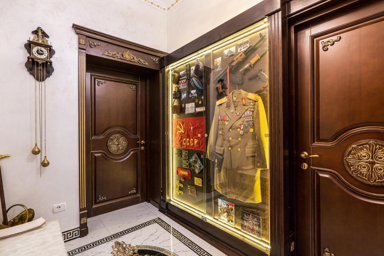 Private Museum With Antique Decor Bucureşti