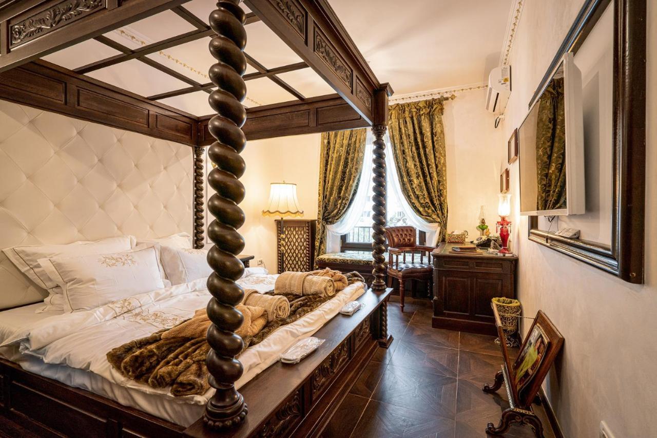 Apartament Private Museum With Antique Decor *