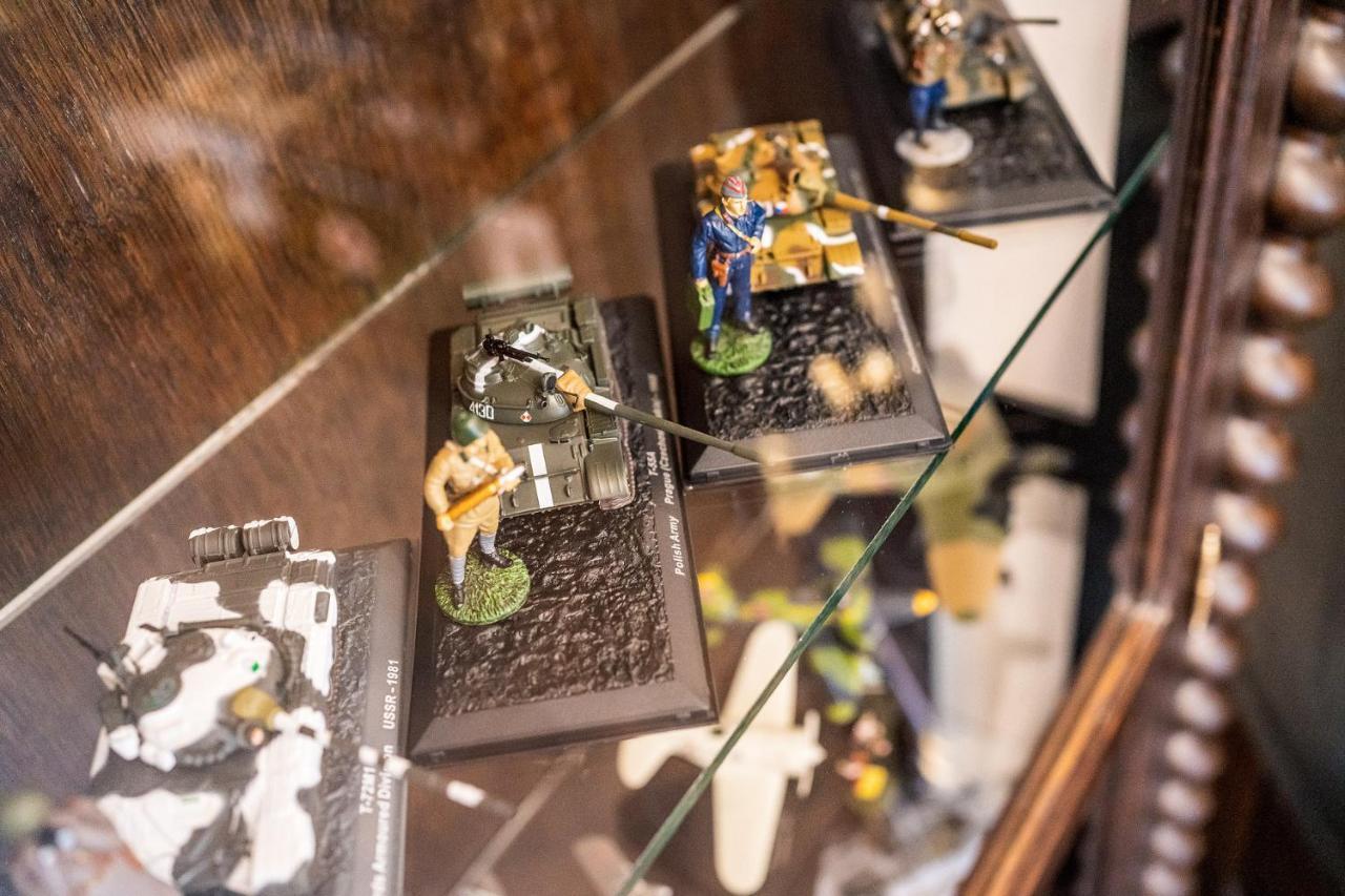 Apartament Private Museum With Antique Decor