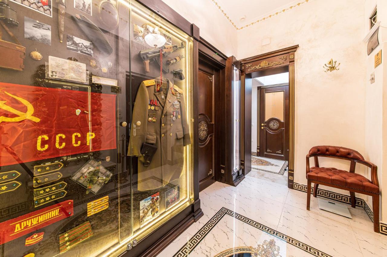 Private Museum With Antique Decor Apartament Bucureşti