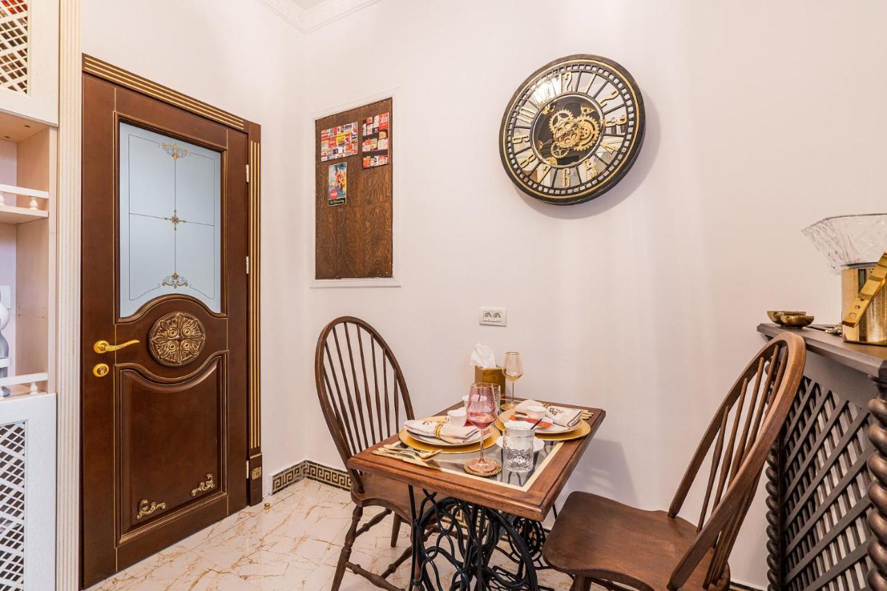 Private Museum With Antique Decor Bucureşti
