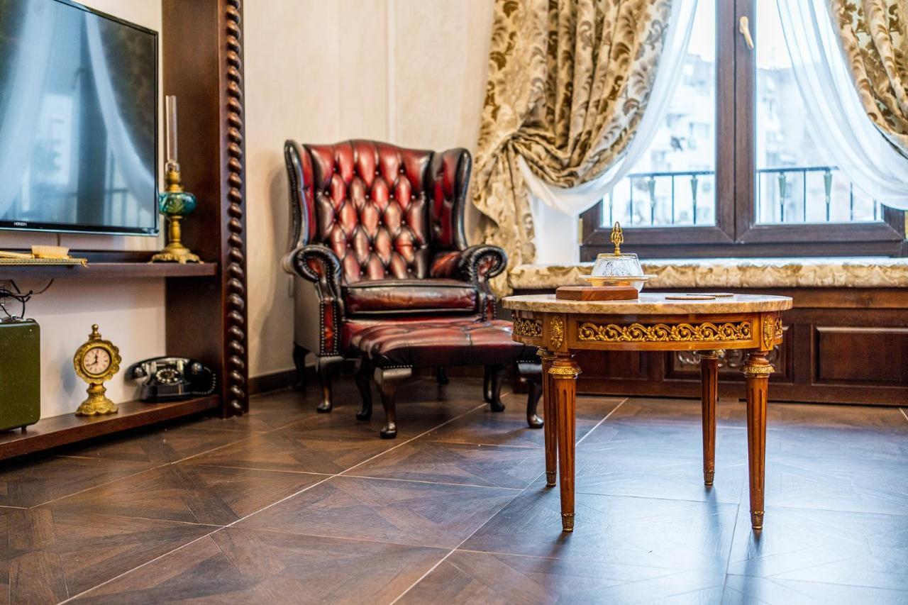 Private Museum With Antique Decor Apartament